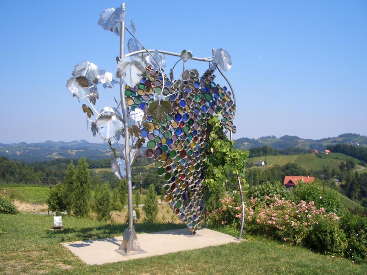 Das Weinberghaus Ratsch an der Weinstraße 外观 照片